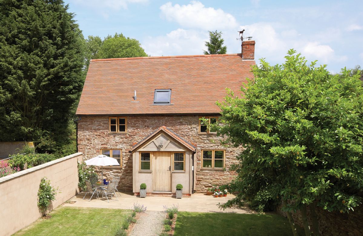 Click here for more about Hampton Wafre Cottage